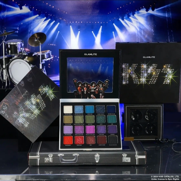 Glamlite x KISS Makeup Set - Picture 3 of 14